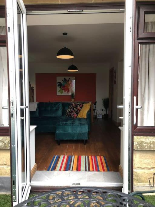 מטלוק Hilltop House Is A Welcoming 2 Bedroom Property מראה חיצוני תמונה