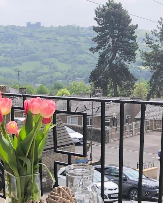מטלוק Hilltop House Is A Welcoming 2 Bedroom Property מראה חיצוני תמונה