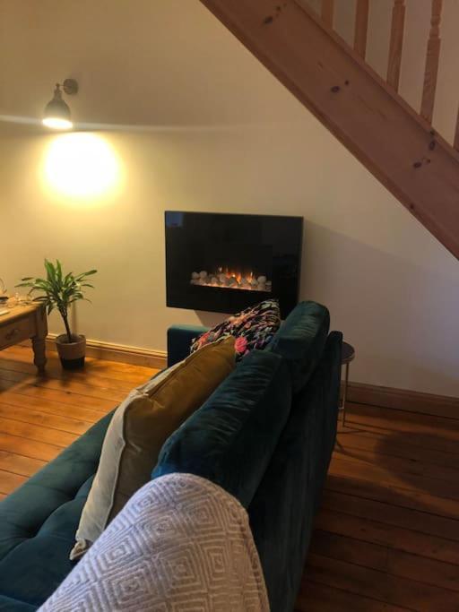 מטלוק Hilltop House Is A Welcoming 2 Bedroom Property מראה חיצוני תמונה