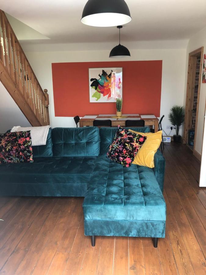 מטלוק Hilltop House Is A Welcoming 2 Bedroom Property מראה חיצוני תמונה