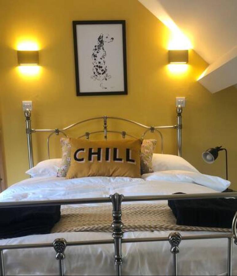 מטלוק Hilltop House Is A Welcoming 2 Bedroom Property מראה חיצוני תמונה