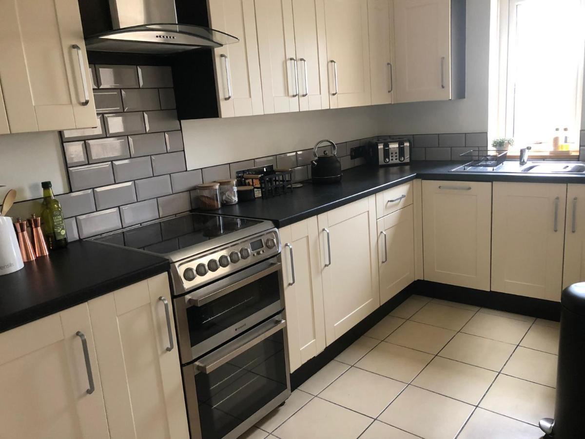 מטלוק Hilltop House Is A Welcoming 2 Bedroom Property מראה חיצוני תמונה