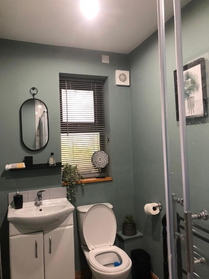 מטלוק Hilltop House Is A Welcoming 2 Bedroom Property מראה חיצוני תמונה